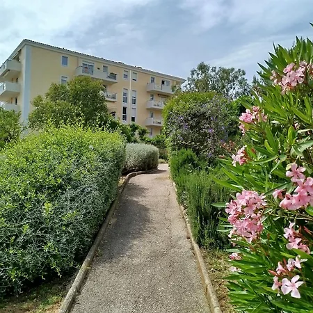 Jasmin Hyeres